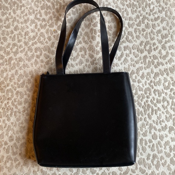 Gucci Rare Vintage Black Smooth Leather Shoulder Bag with Gold Logo - Picture 6 of 13